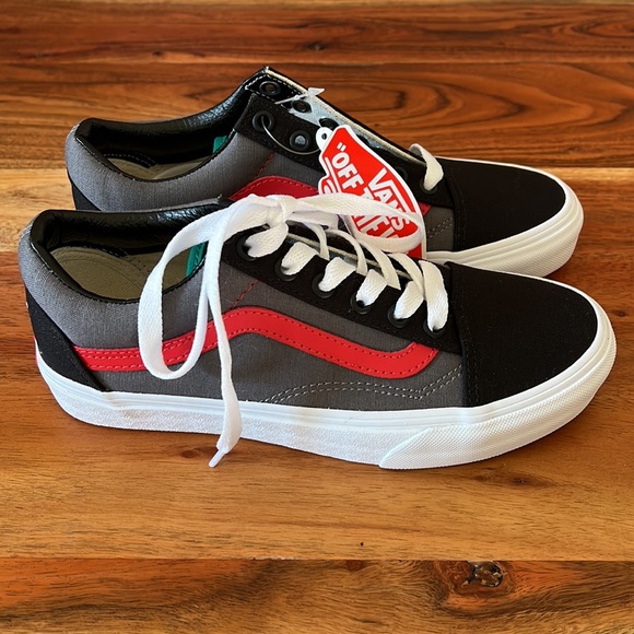 NWT Vans Old Skool Grey and Black Shoes with Red Stripe Size 6 - Picture 6 of 9